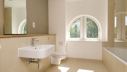 Portobello Apartments - typical bathroom