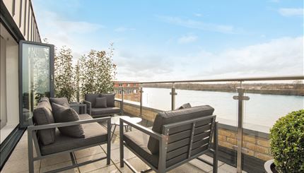 Master Bedroom - Balcony